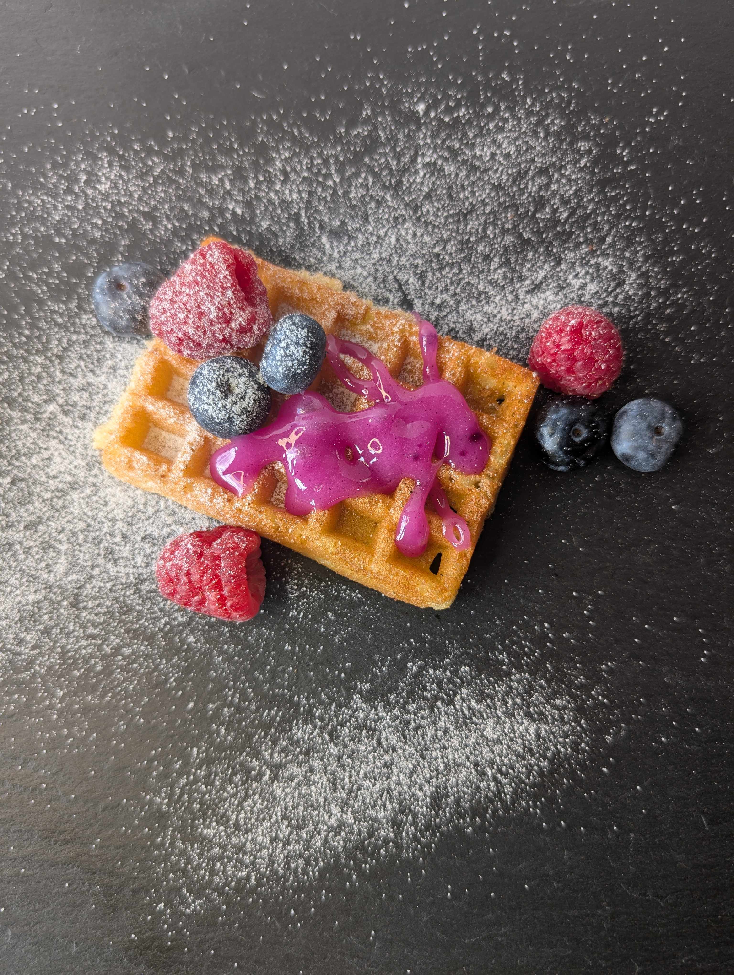 Drachenfrucht im Honig beesqueeze exotische Honigmischung direkt vom Imker Imkerhonig im praktischen Quetschbeutel pink Foto